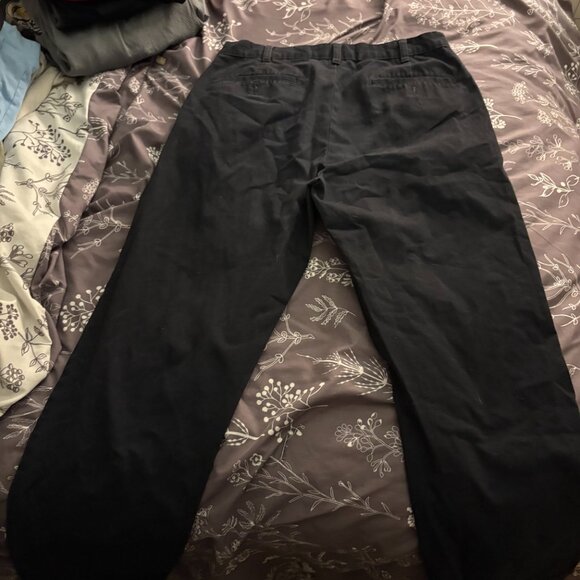 5 Pairs of khaki's which 4 are black and one is knaki color - Picture 6 of 10